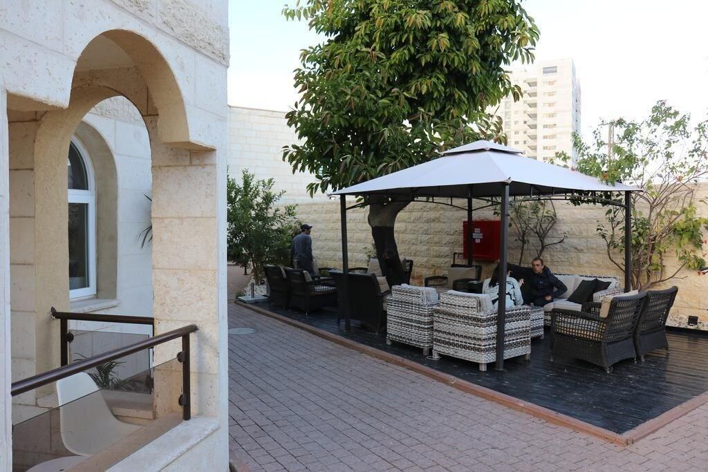 Varios Acco Beach Hotel