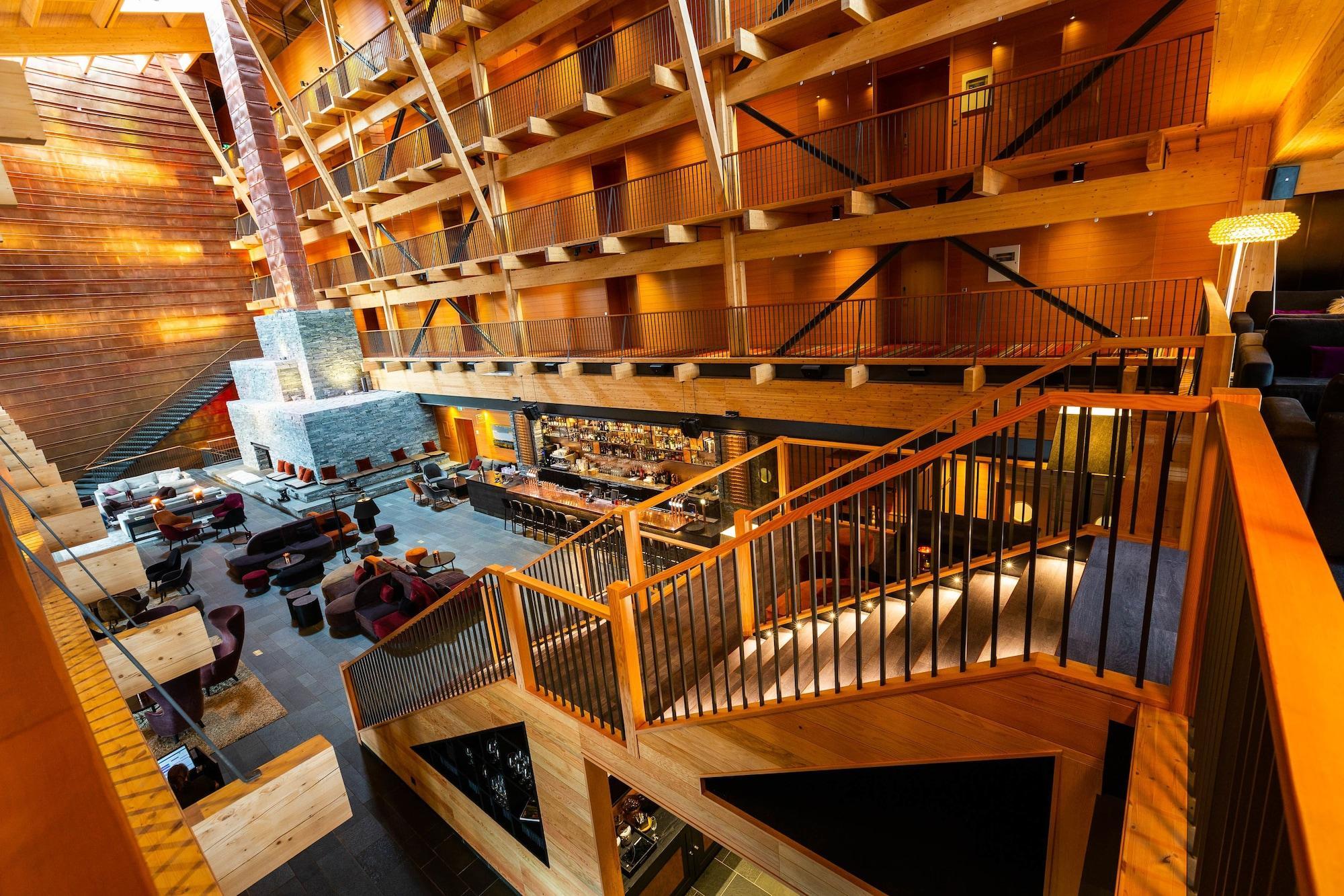 Vista Lobby Copperhill Mountain Lodge