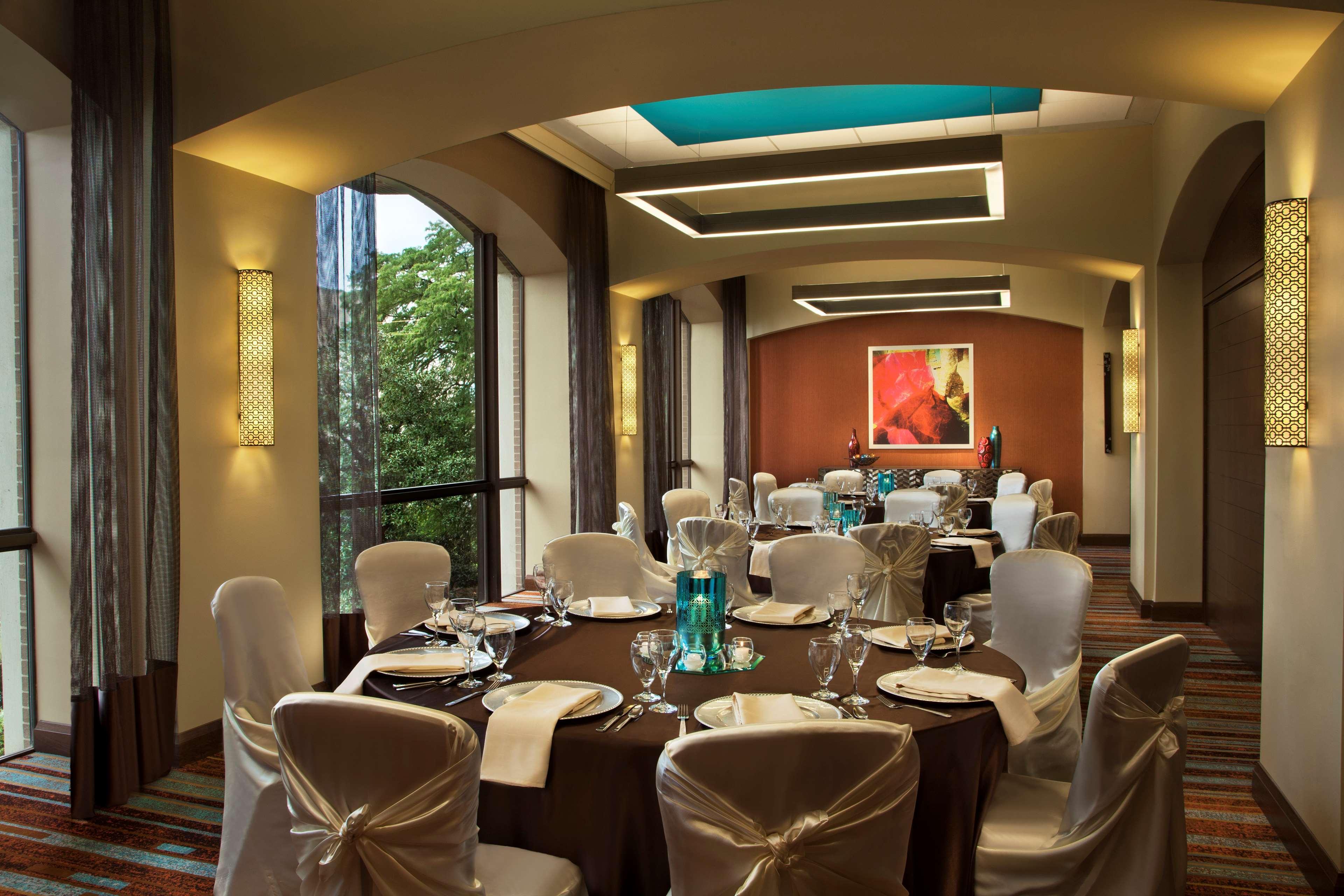 Restaurant Hilton Palacio Del Rio