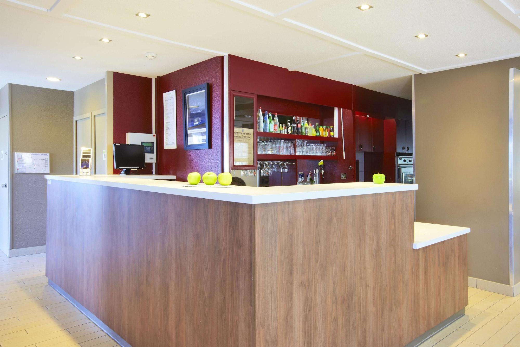 Bar/Salón Hotel Campanile Beziers