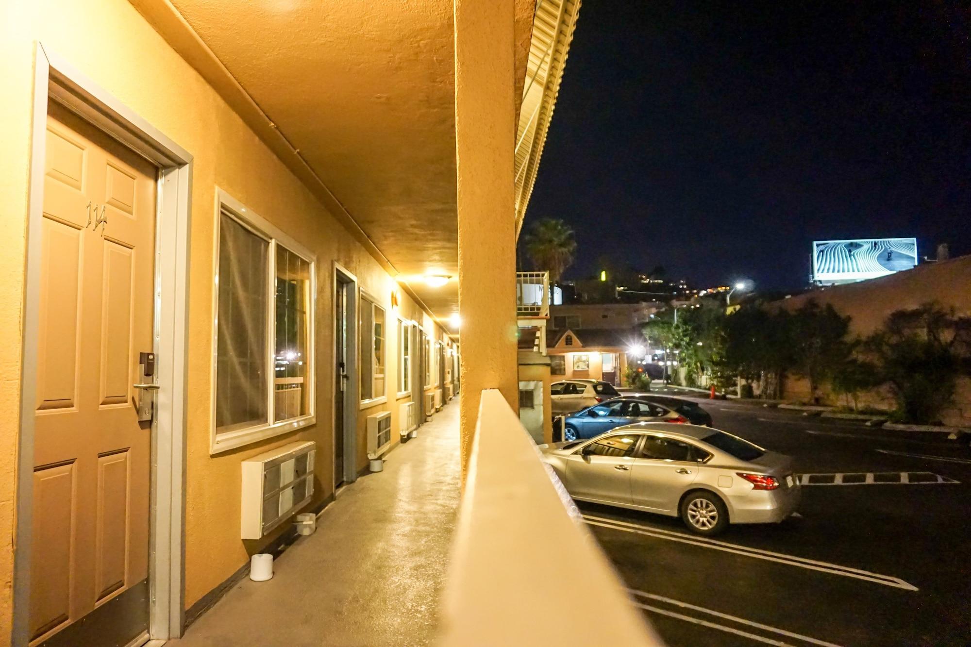 Restaurant Hollywood La Brea Inn