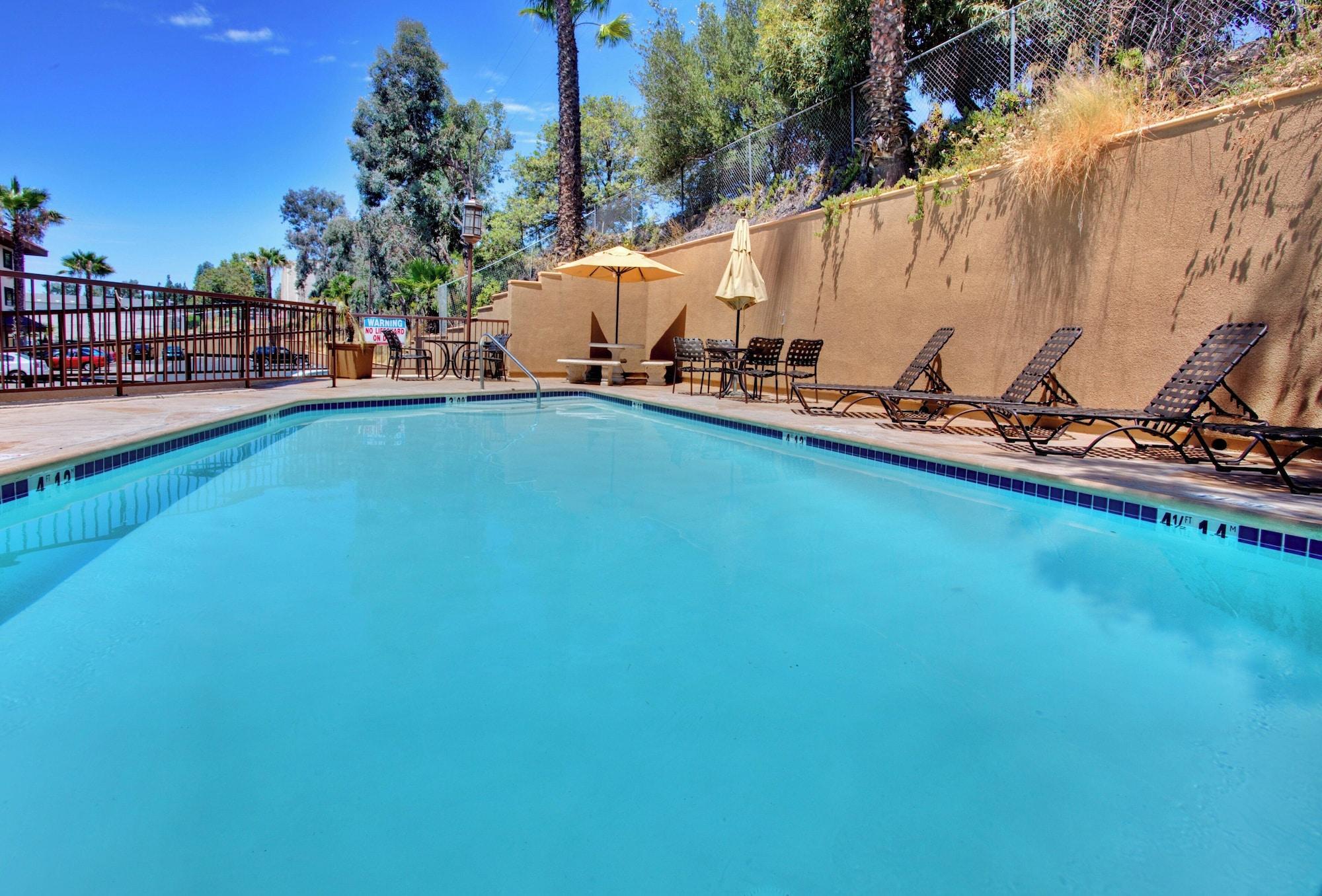 Vista Piscina Holiday Inn Express La Mesa Near SDSU by IHG