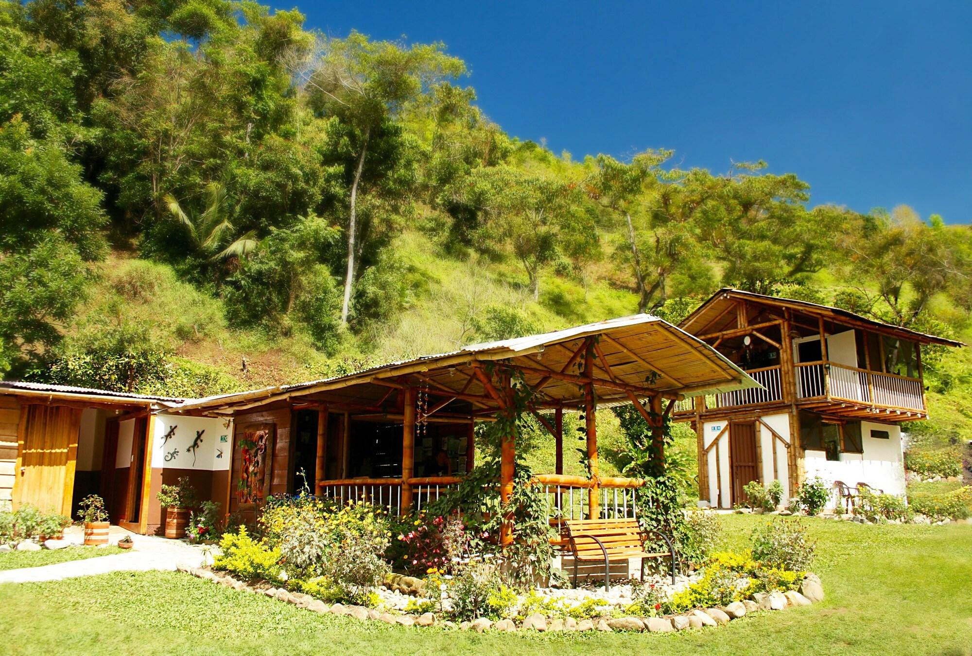 Bar/Salón Refugio Puente Explanacion Ecolodge