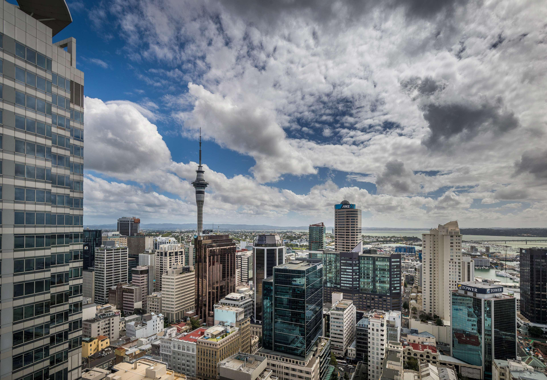 Vista Exterior Auckland Harbour Suites