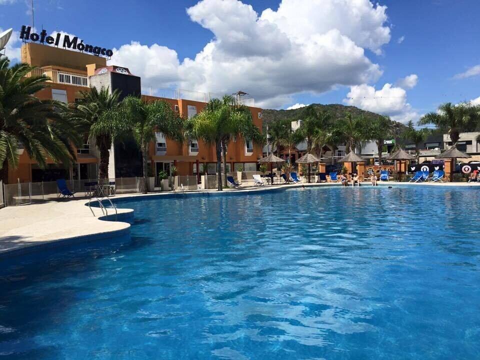 Pool view Hotel Mónaco