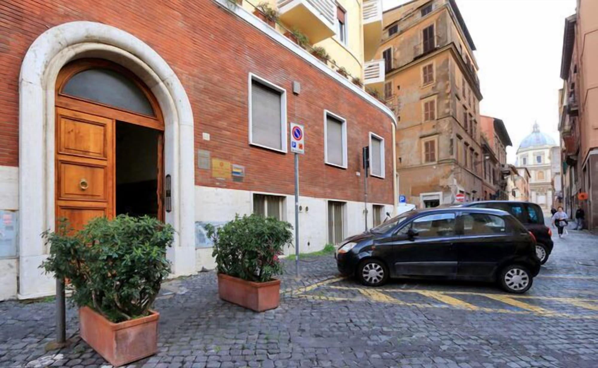 Vista Exterior Roma Suite Centro