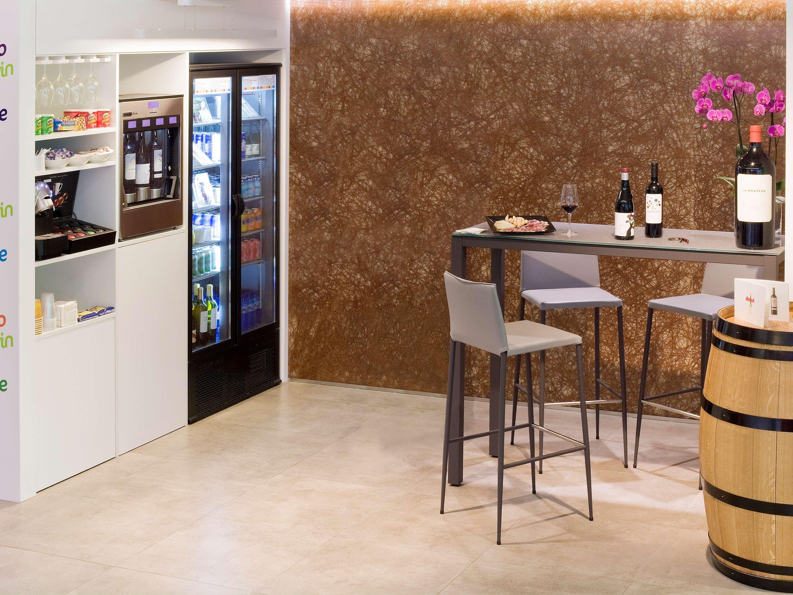 Bar/Salón Hotel ibis Styles Madrid Prado
