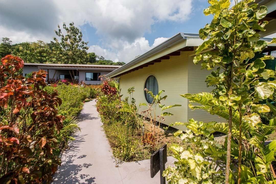 Varios Eden Tica Lodge