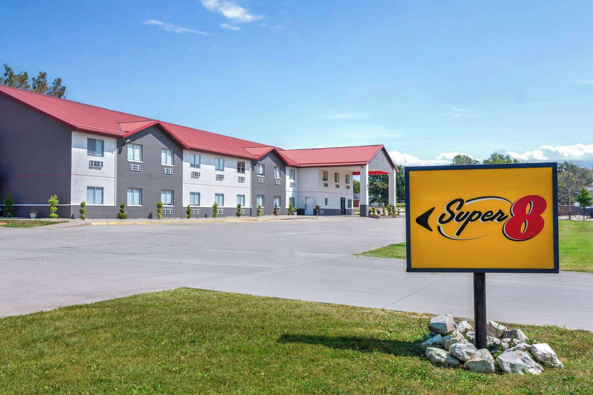 Varios Super 8 by Wyndham Olney