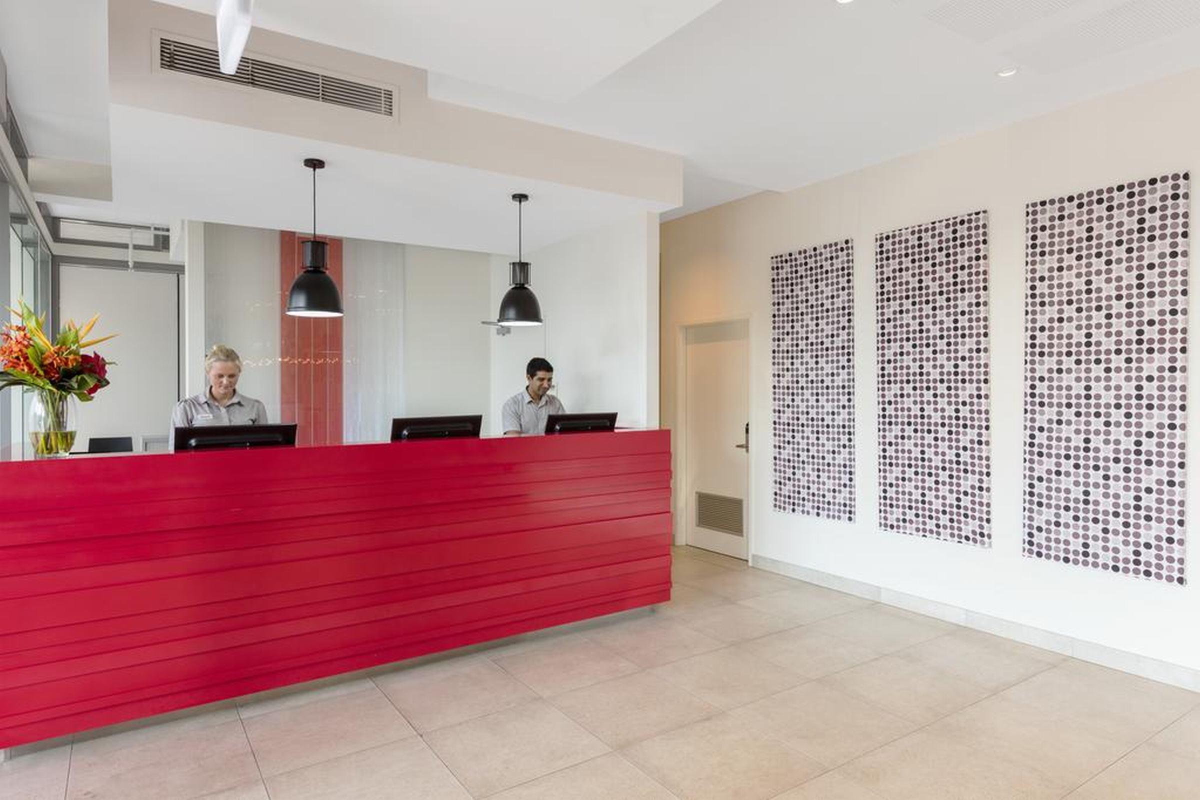 Vista Lobby Oaks Darwin Elan Hotel