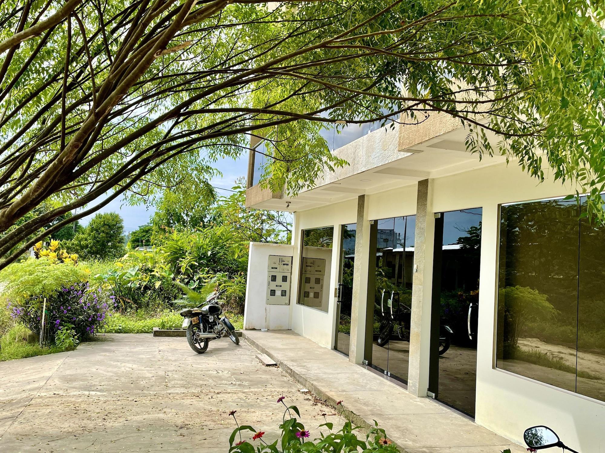 Vista Exterior Hotel Zugi Inn