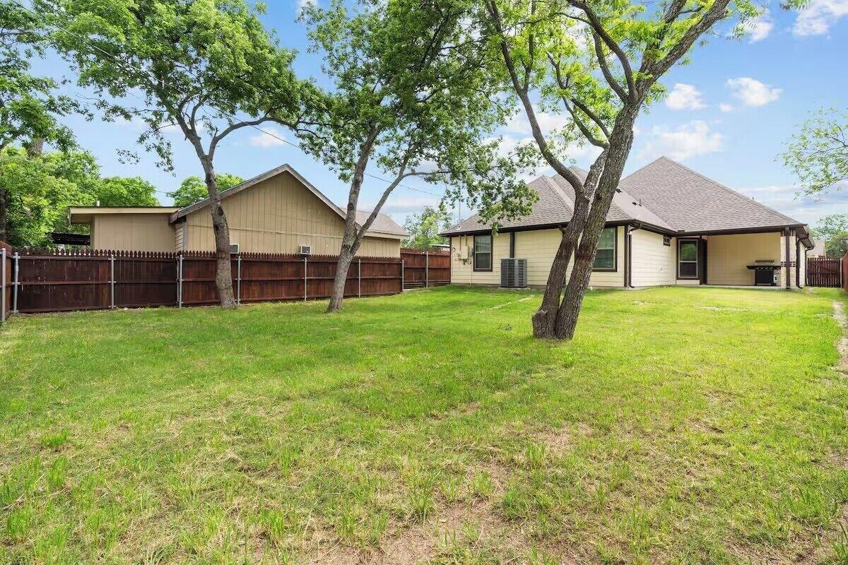 Vista Exterior 7 min to Stockyards- Cozy & Stylish Home