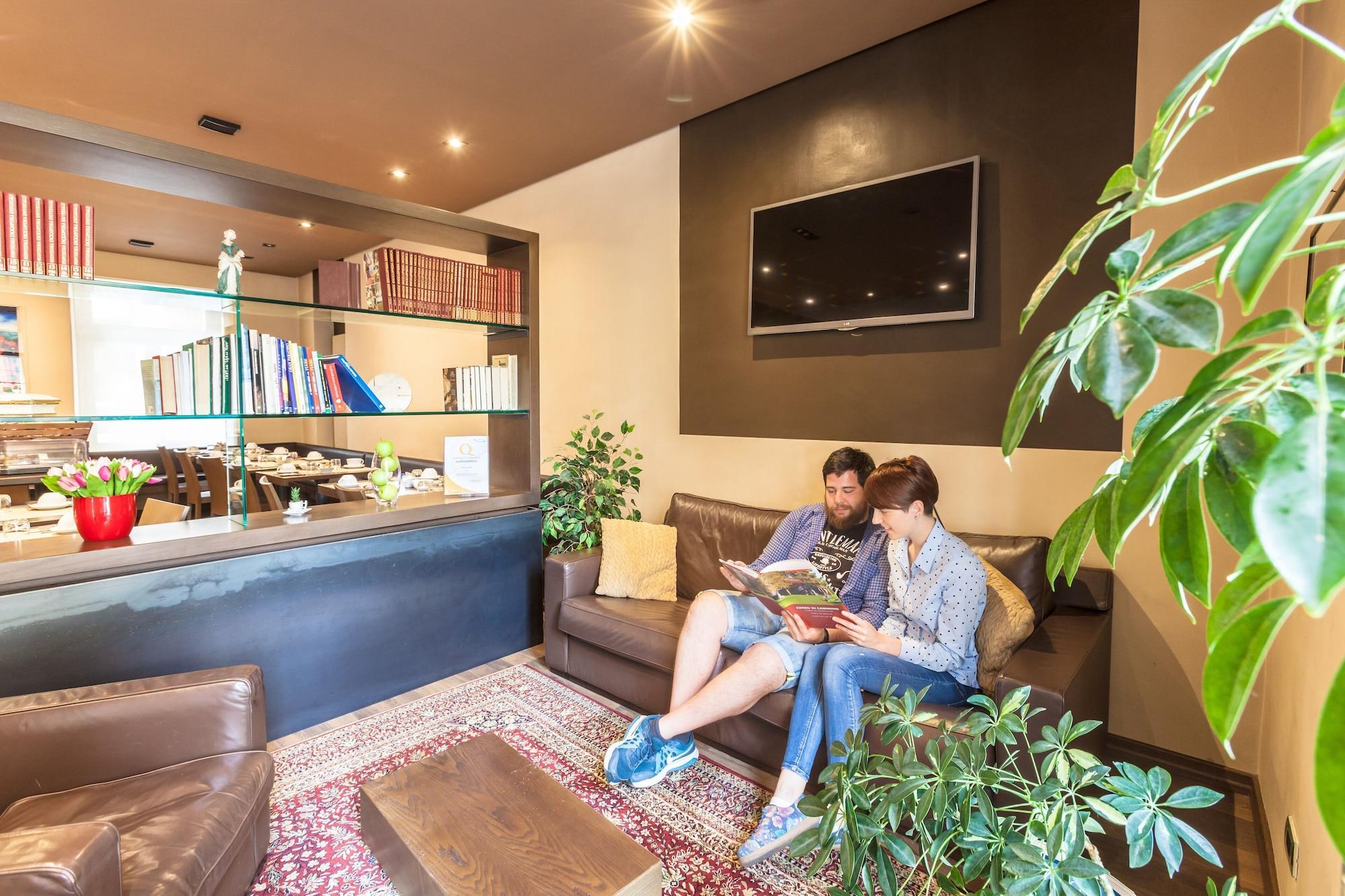 Vista Lobby Cuneo Hotel