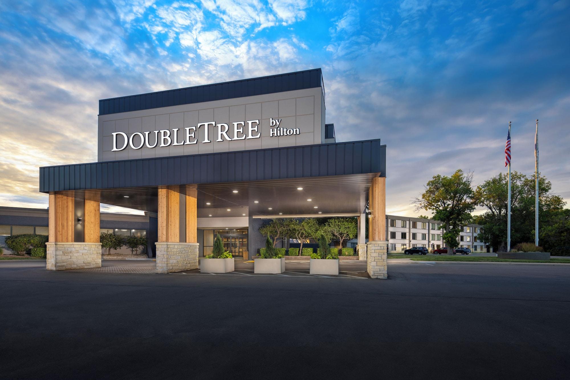 Vista Exterior DoubleTree by Hilton Manhattan, KS