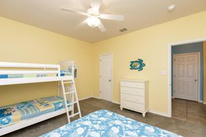 Alquiler Vacacional - Spacious 2br 2bath condo! On the canal with a boat lift!