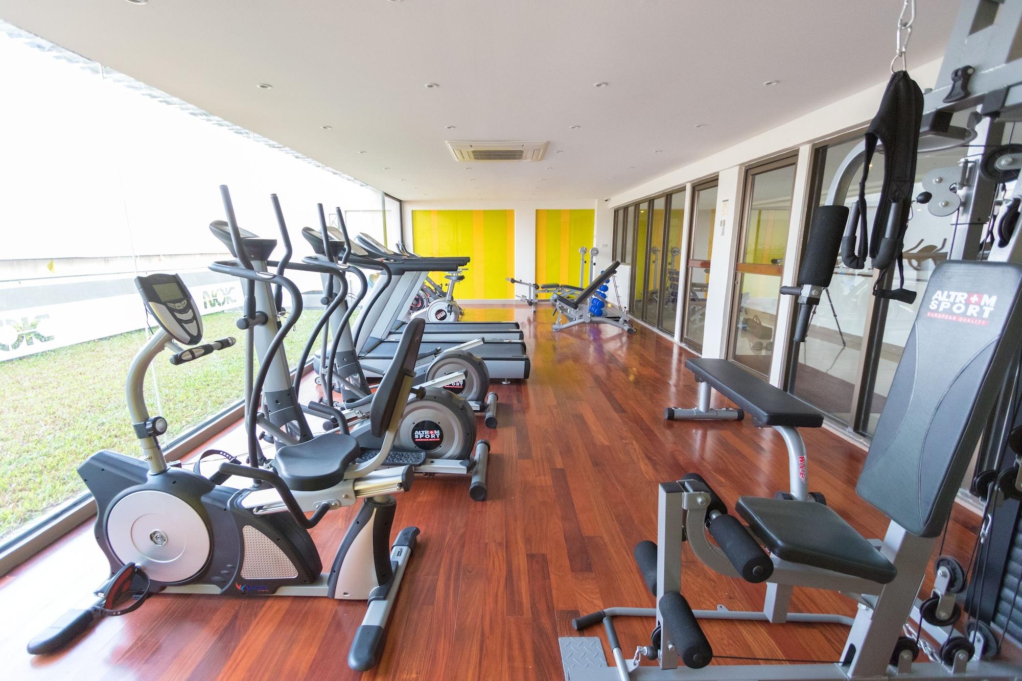 Gimnasio Thomson Hotel Huamark