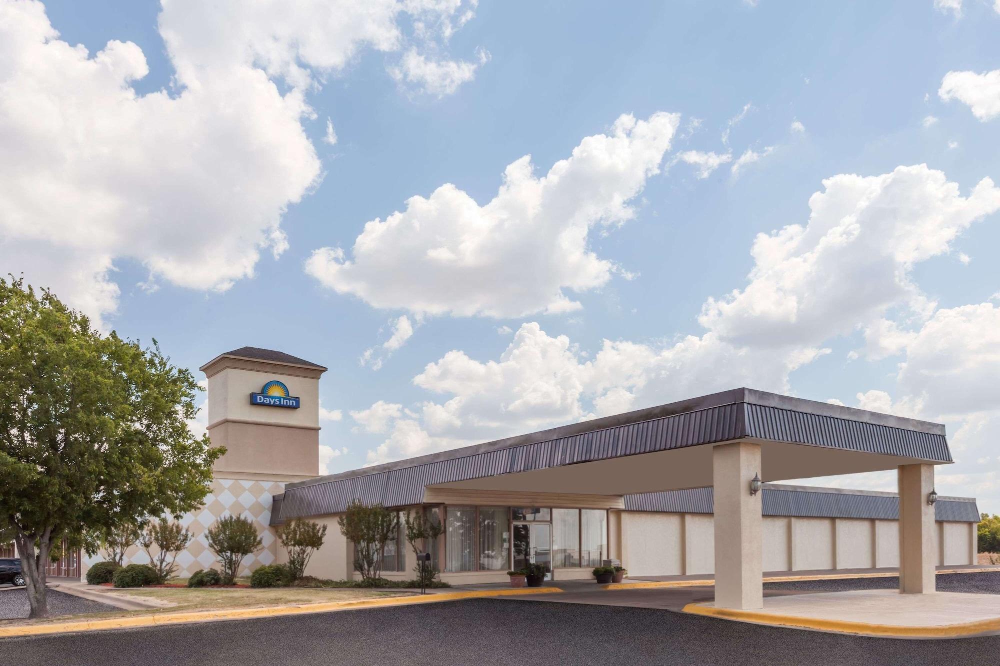 Vista Exterior Days Inn by Wyndham Hillsboro TX