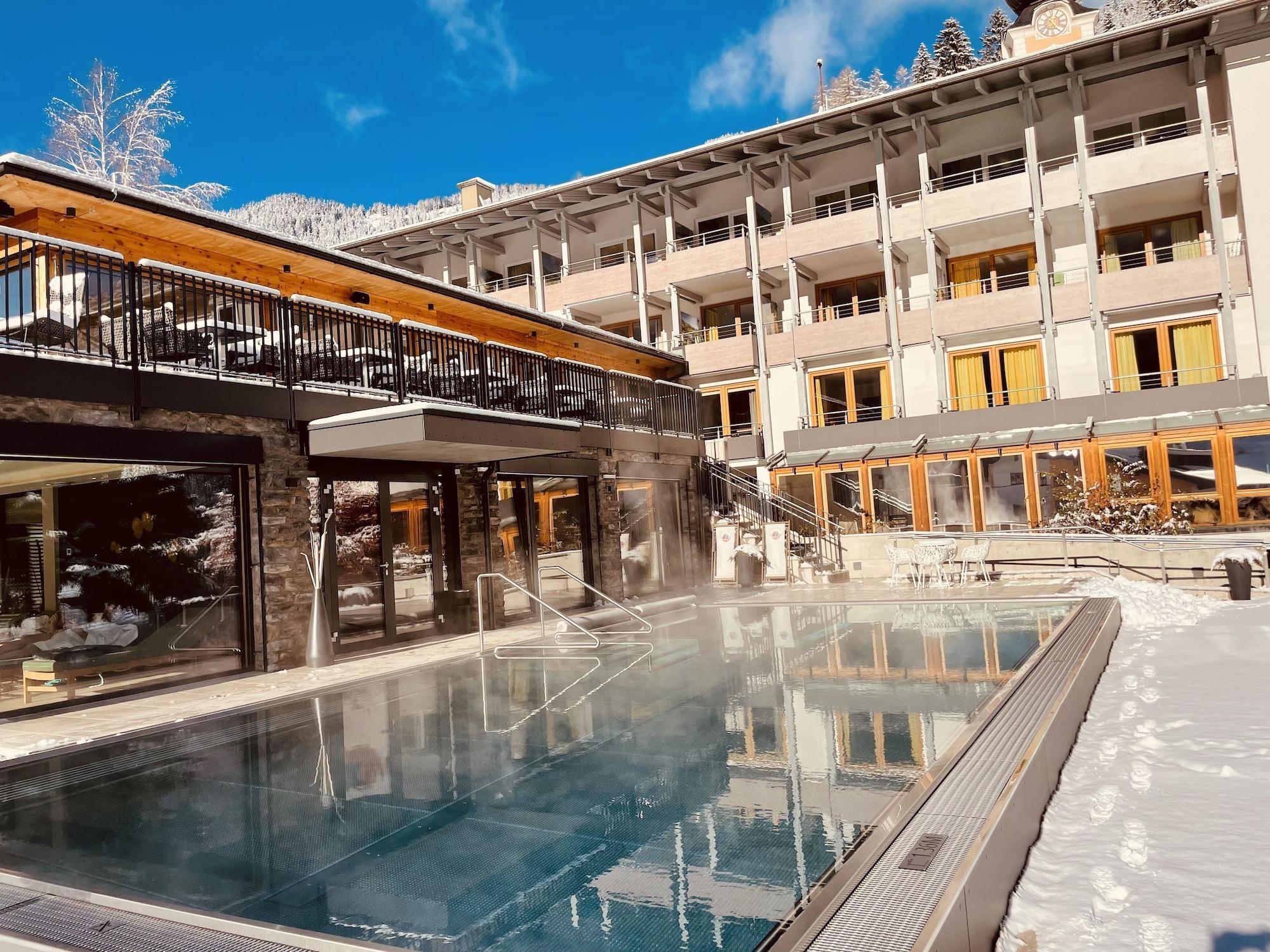 Vista Exterior Hotel Praegant