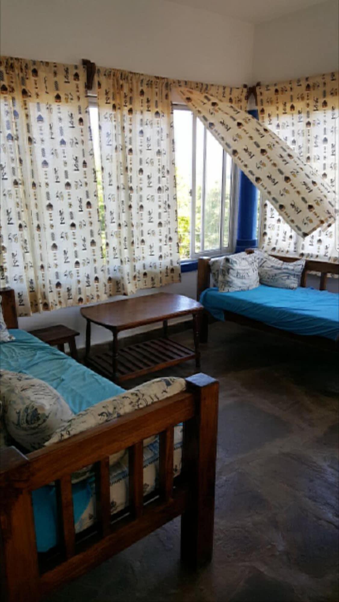 Vista Lobby Blue Rooms