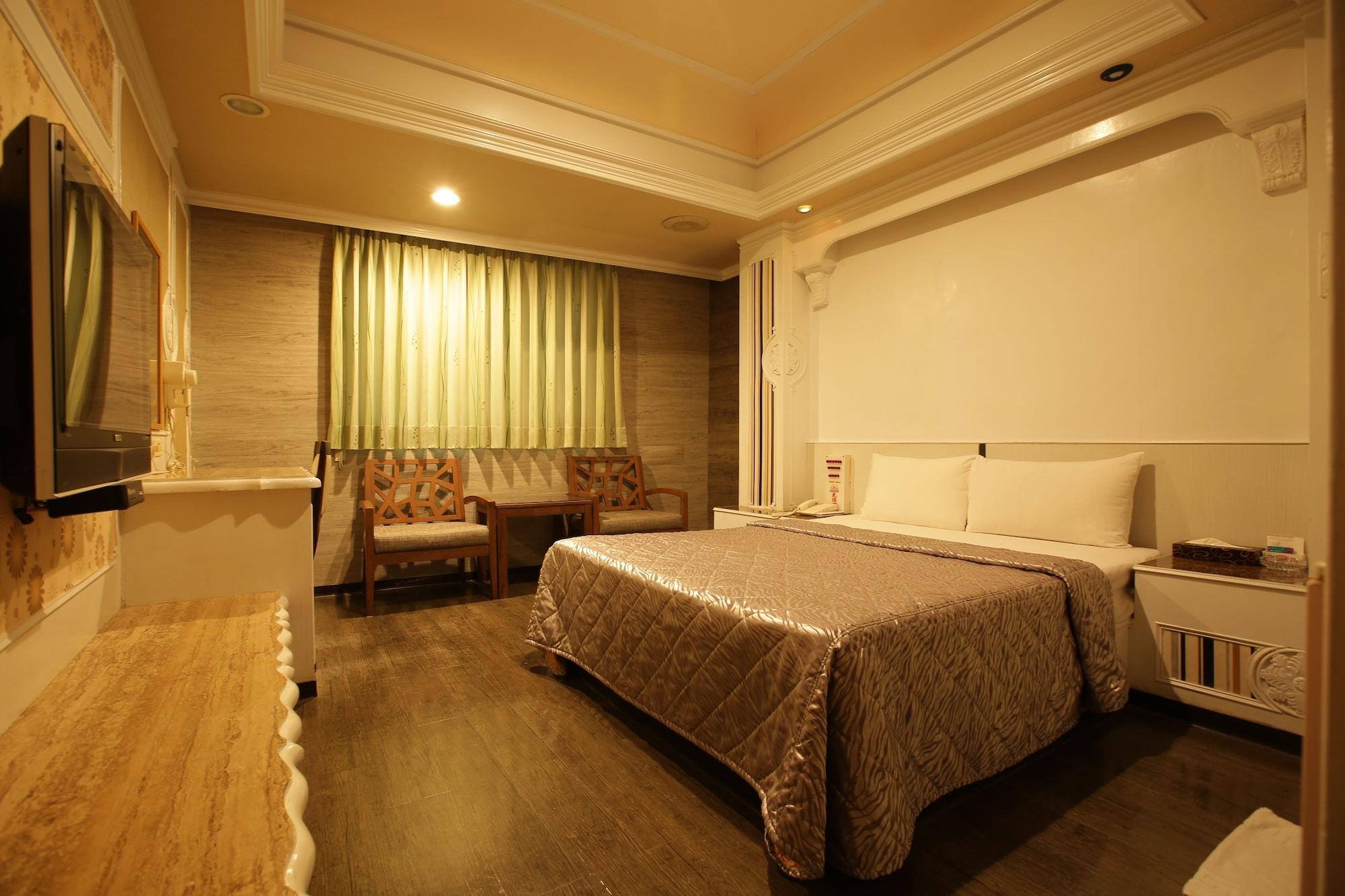 Varios Taoyuan Hua Yue Hotel