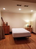 Alquiler Vacacional - Private, spacious & sun-drenched Oak Park studio with private attached parking
