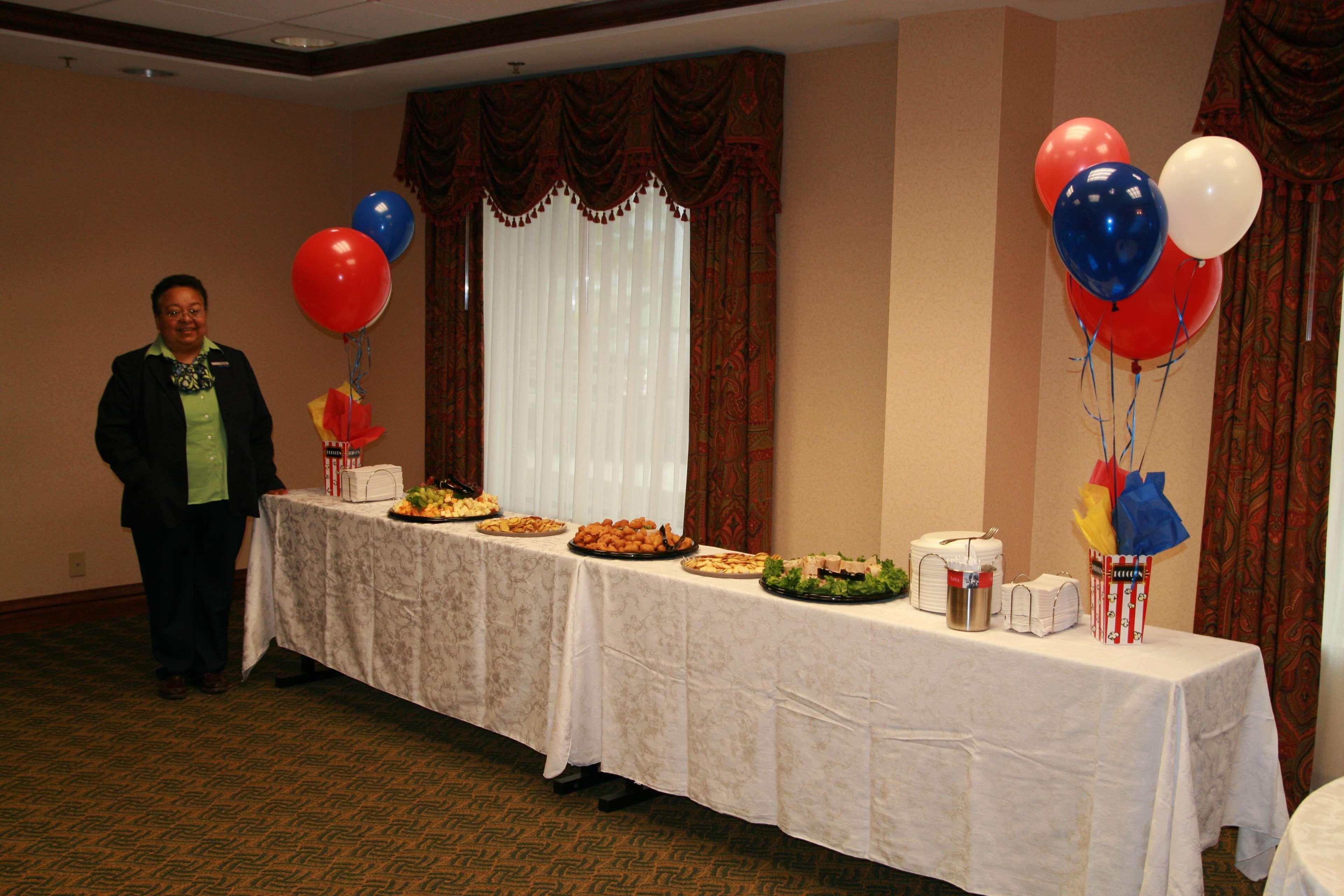 Centro de Negocios Hampton Inn & Suites Del Rio