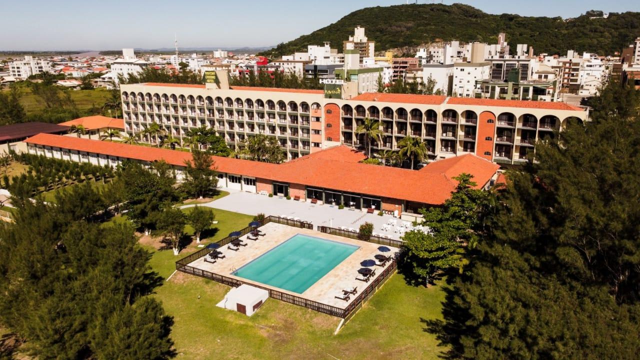 Vista da fachada Ravena Cassino Hotel