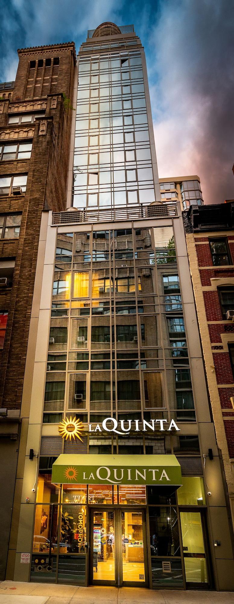 Vista Exterior La Quinta Inn & Suites by Wyndham Times Square South