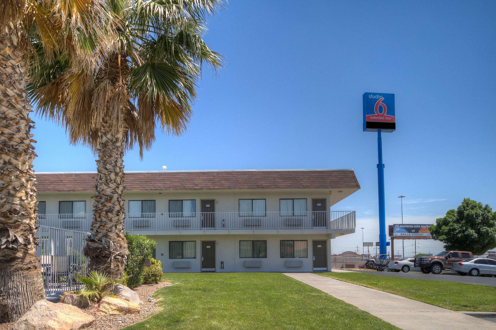 Vista Exterior Studio 6 El Paso, TX - East