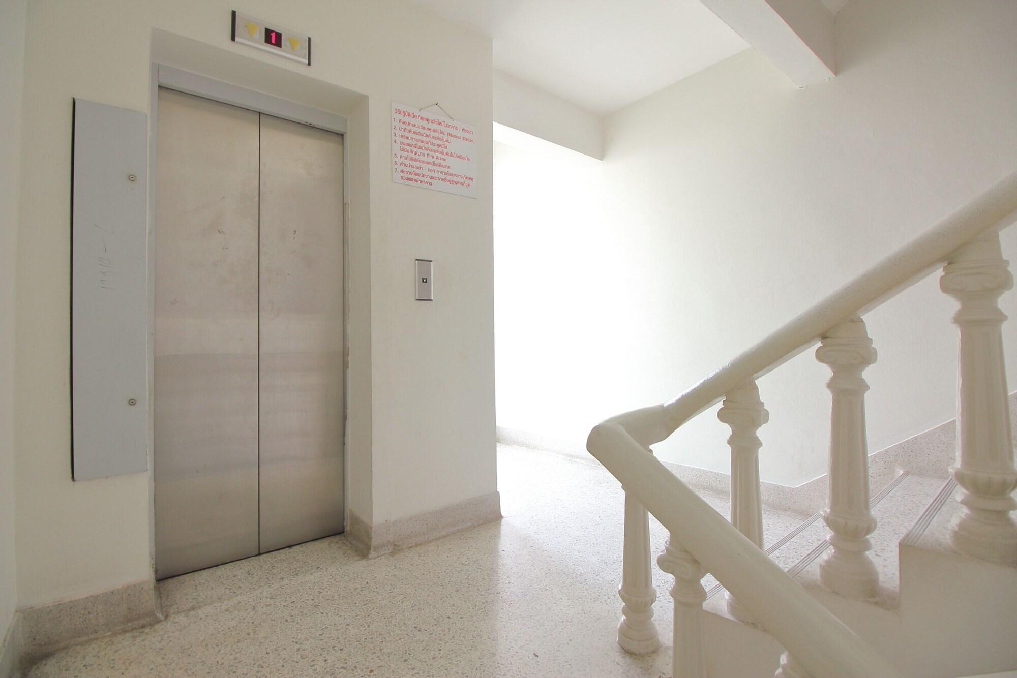 Comodidades del Alojamiento Super OYO 498 Ladawan Villa