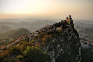 Alojamiento - Titano Suites