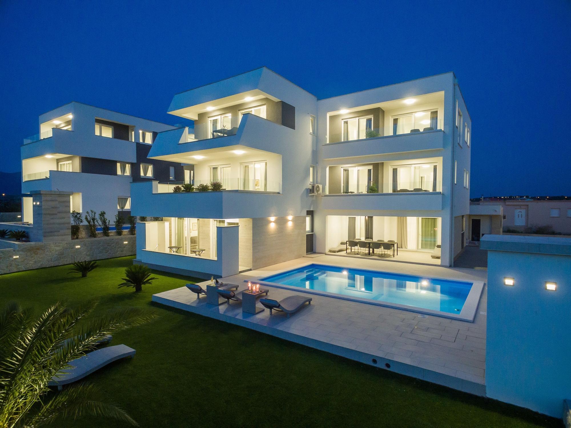 Varios Apartments & Rooms Pool Villas Maris
