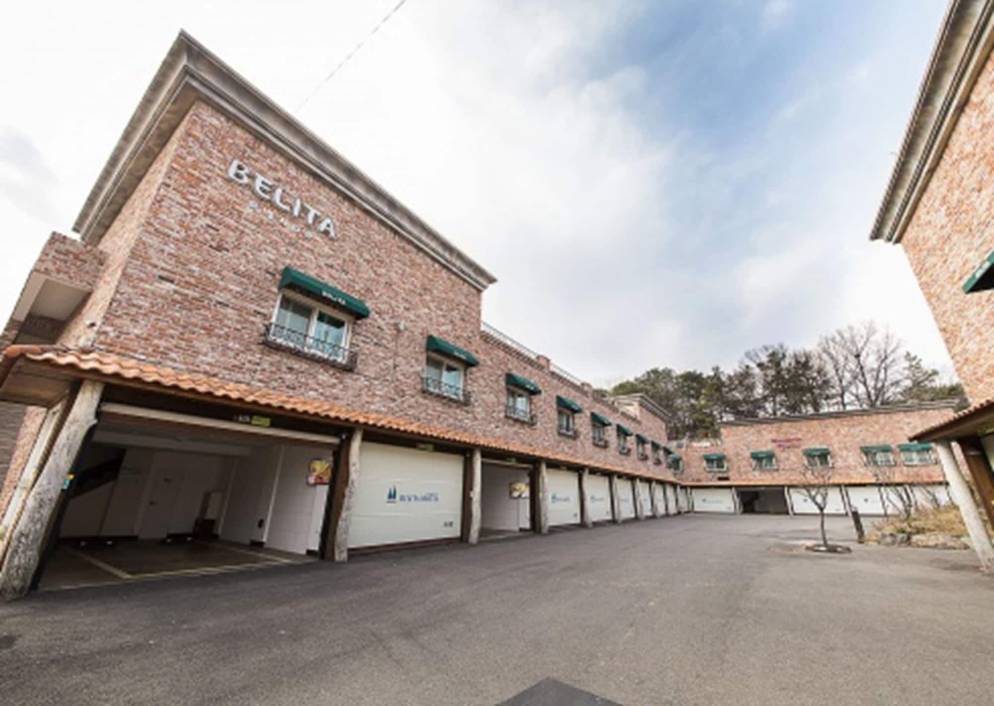 Varios Belita N Goodtime Drive-in Motel