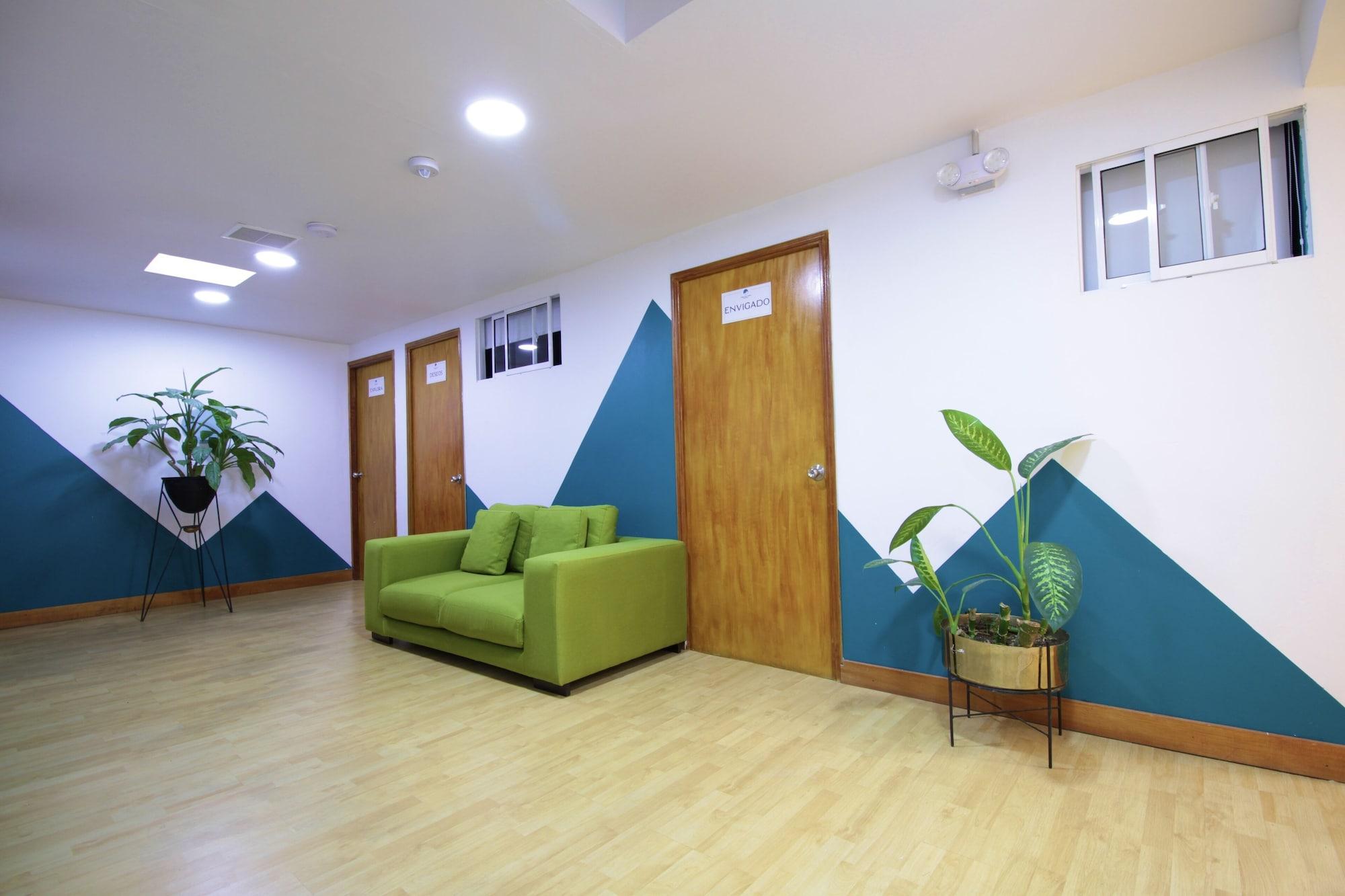 Varios Poblado Park Guest House
