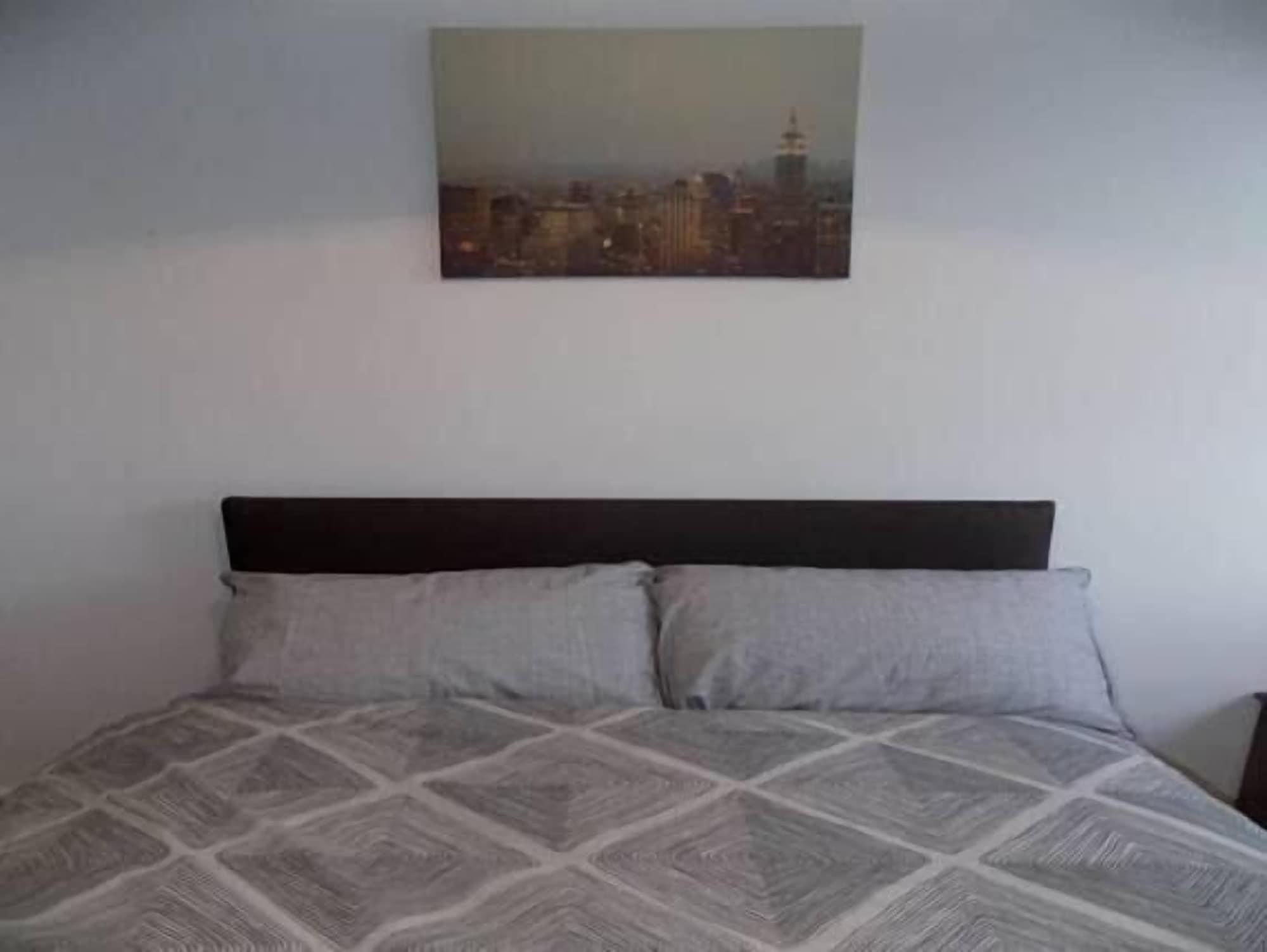 Varios Albion Apartments
