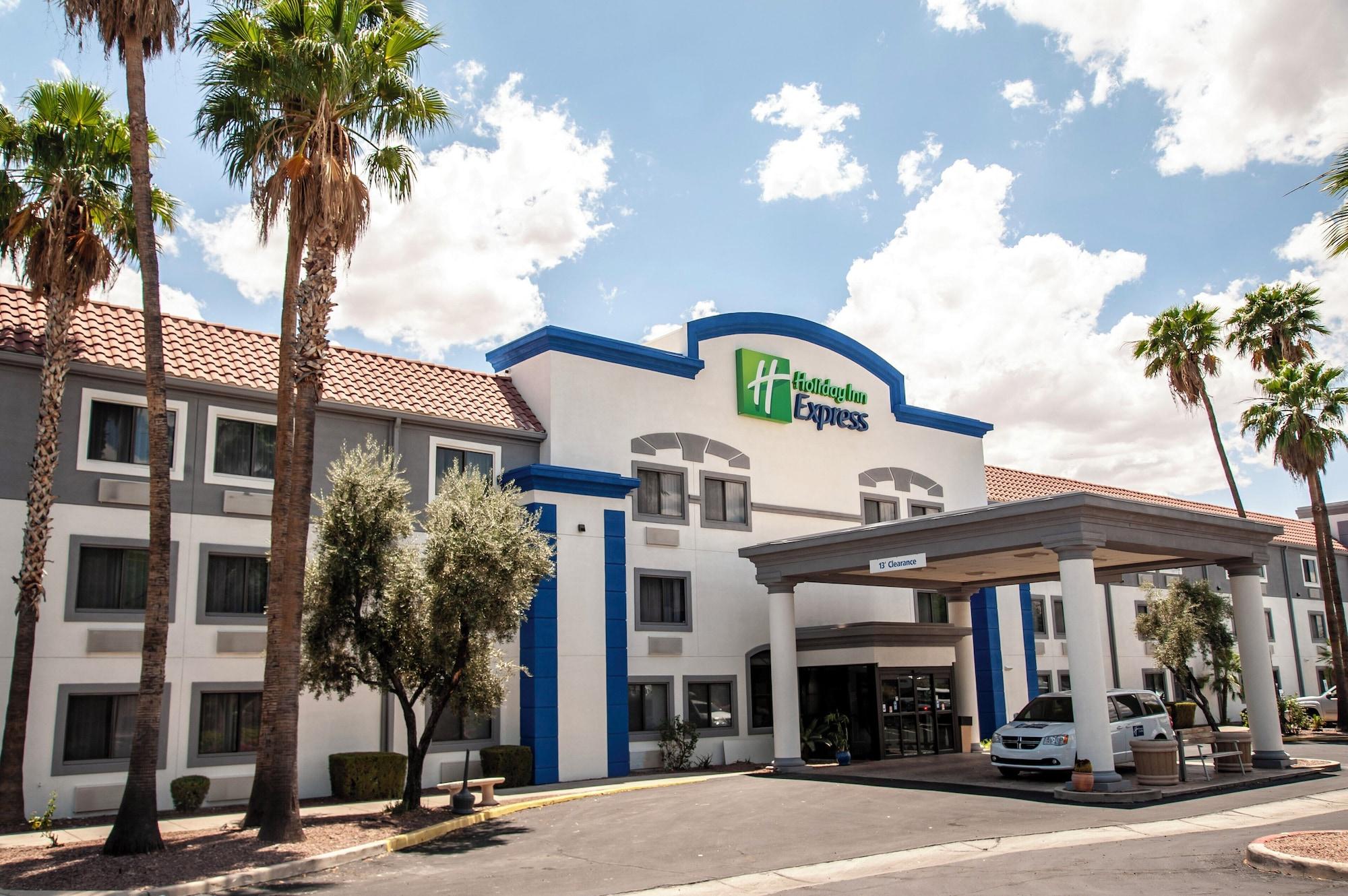 Vista Exterior Holiday Inn Express Airport - Tucson by IHG