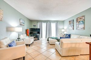 Alquiler Vacacional - Steps to Sand: Condo w/ Pool Access in Cocoa Beach