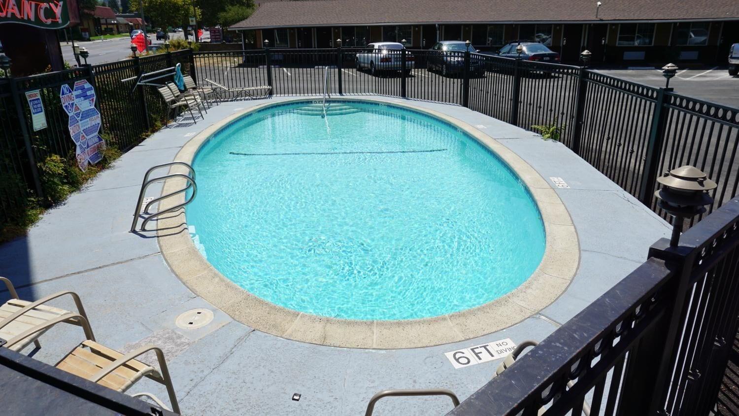 Vista Piscina Muir Lodge Motel