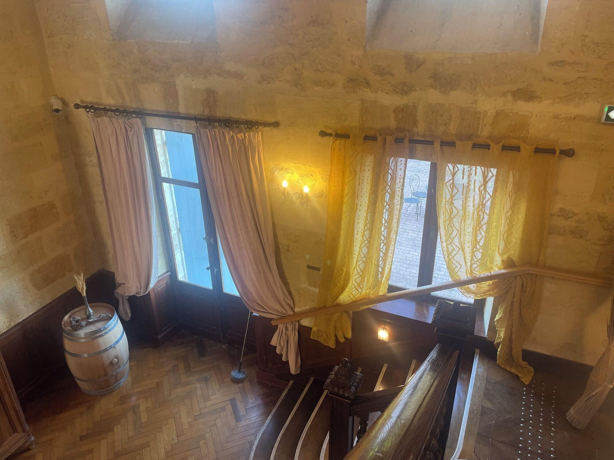 Vista Lobby Château Julie