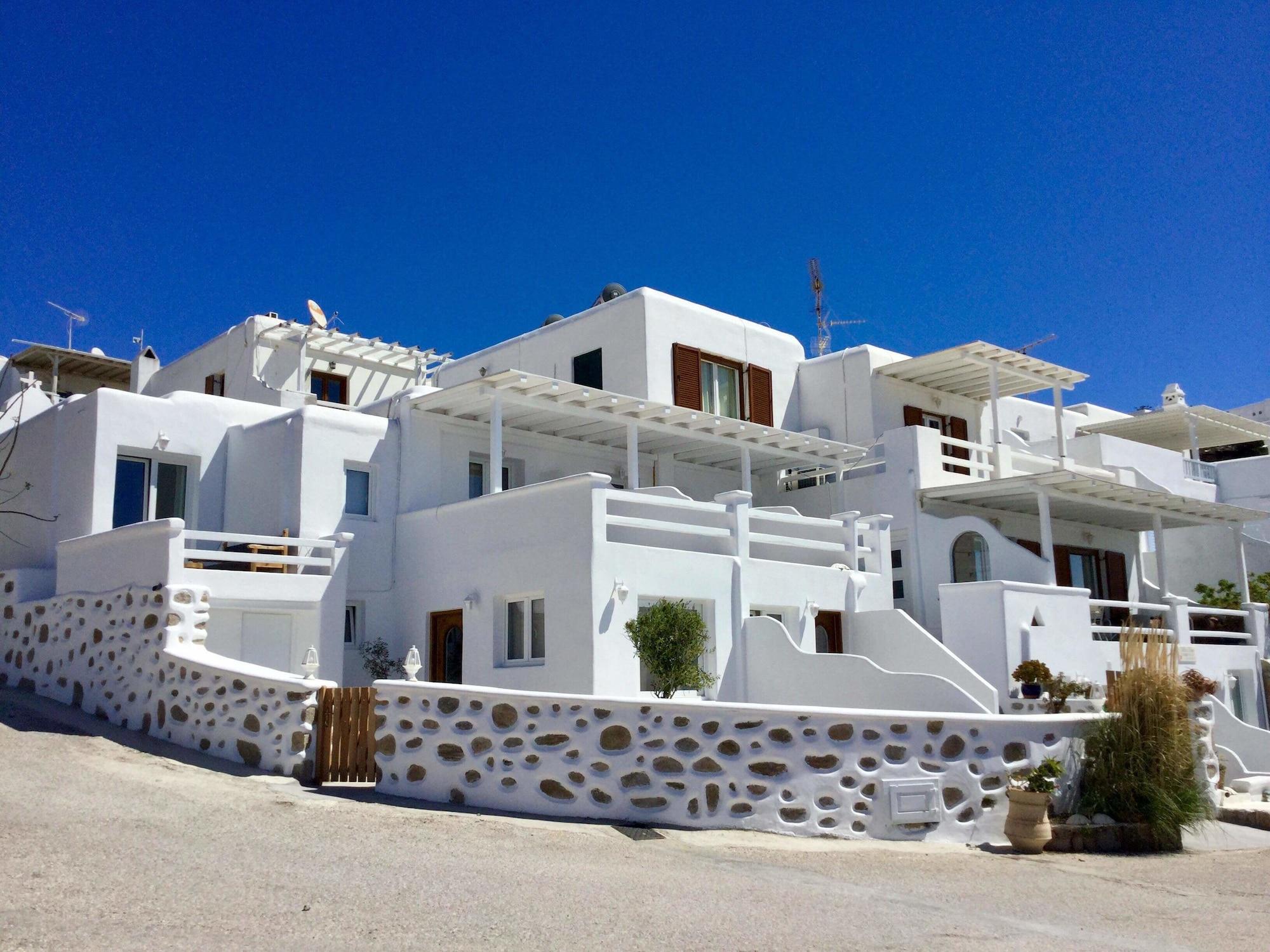 Vista Exterior Villa Elina Suites And More