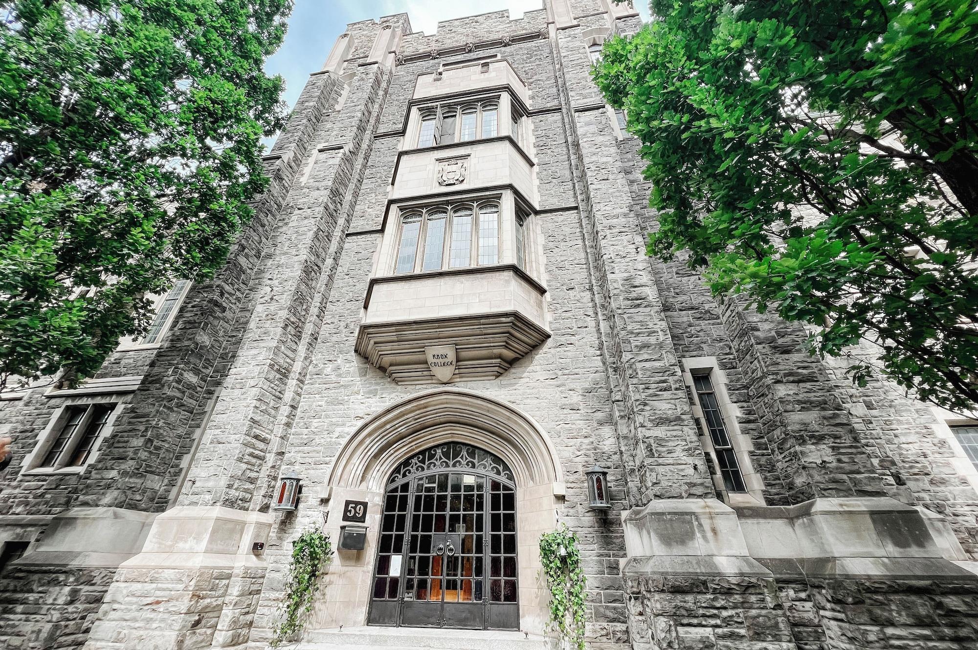 Vista Exterior Knox Residence University of Toronto