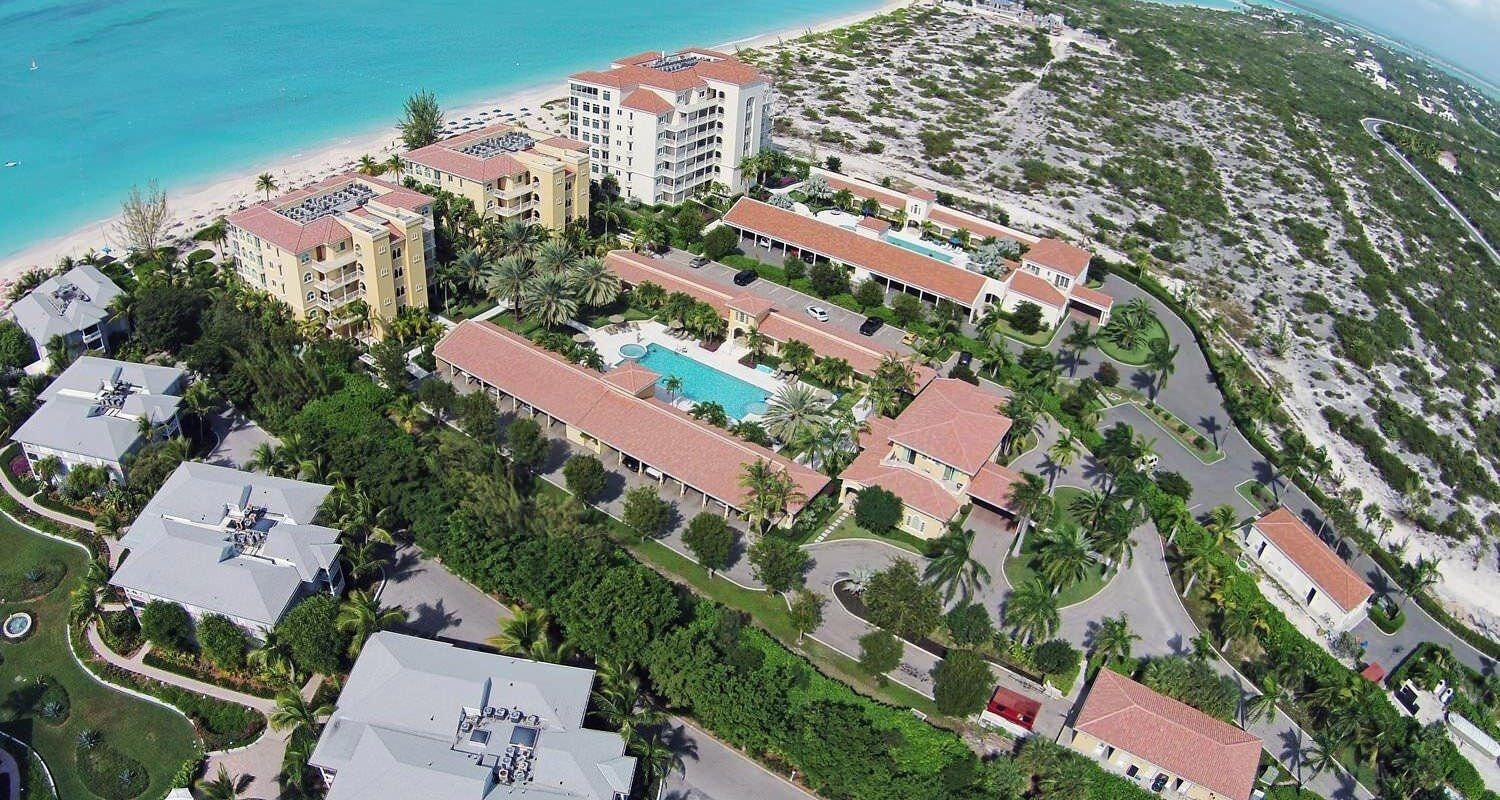 Vista Exterior The Tuscany on Grace Bay