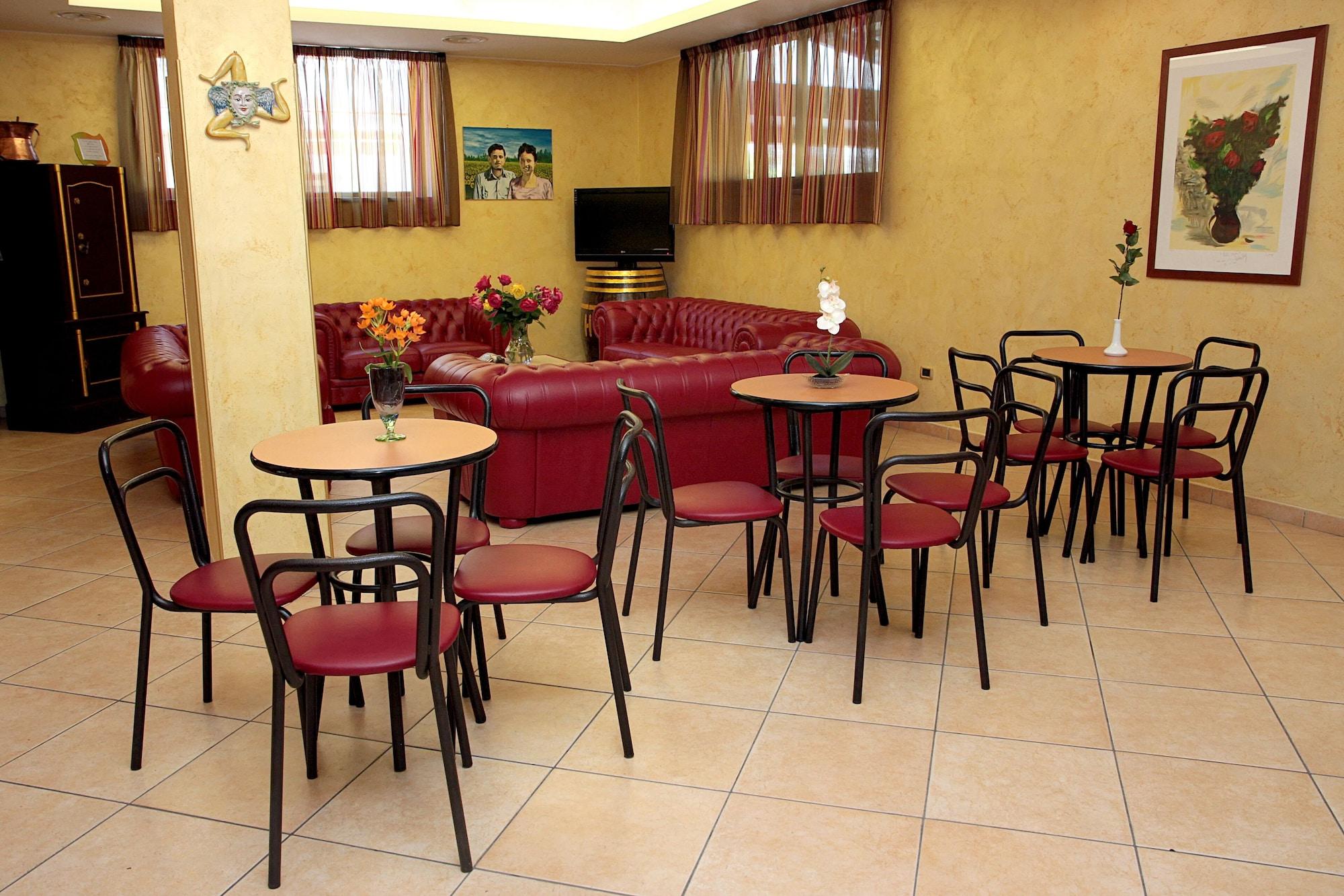 Bar/Salón Hotel La Tartaruga