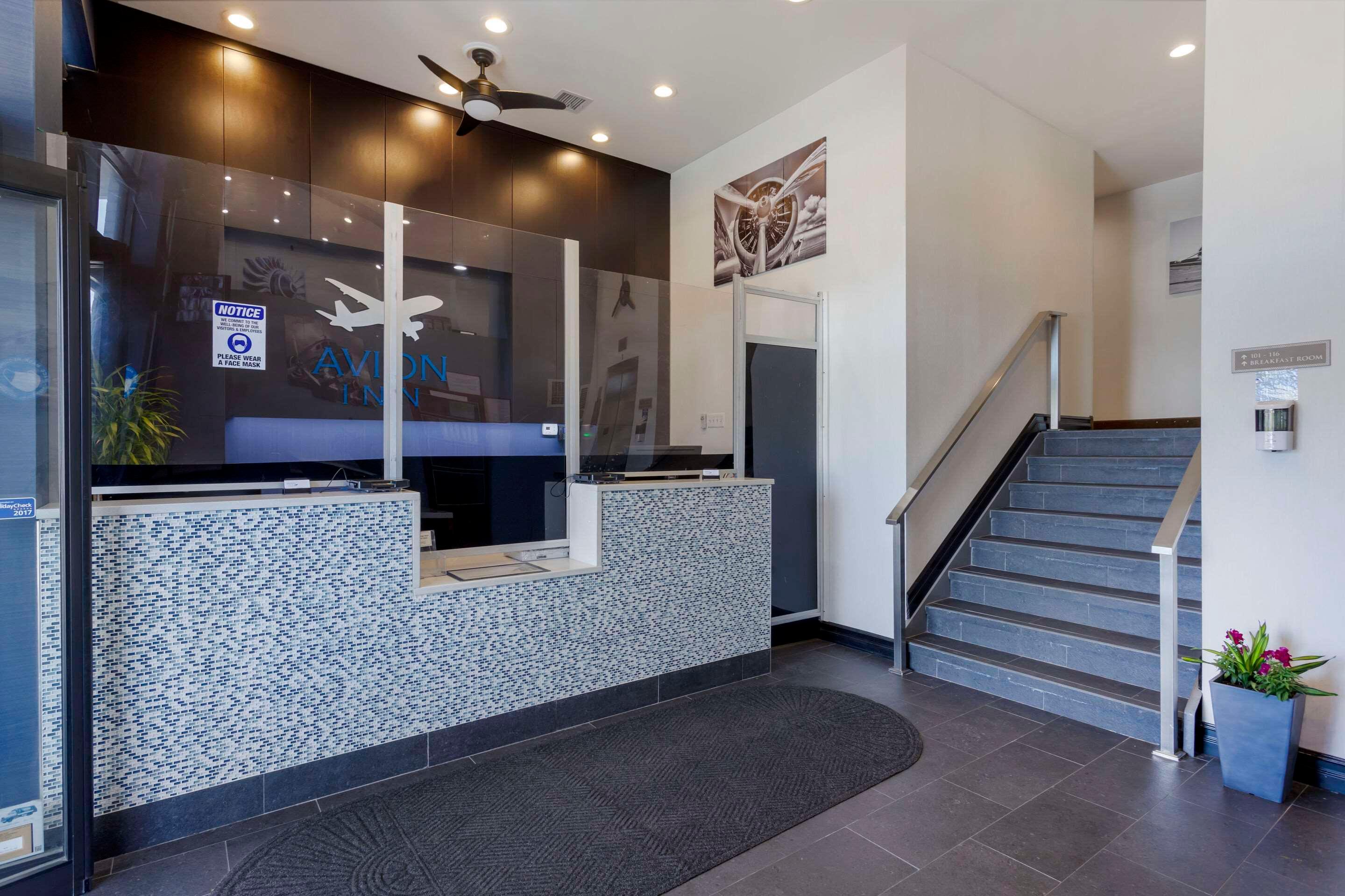 Vista Lobby Avion Inn Near LGA Airport, Ascend Hotel Collection