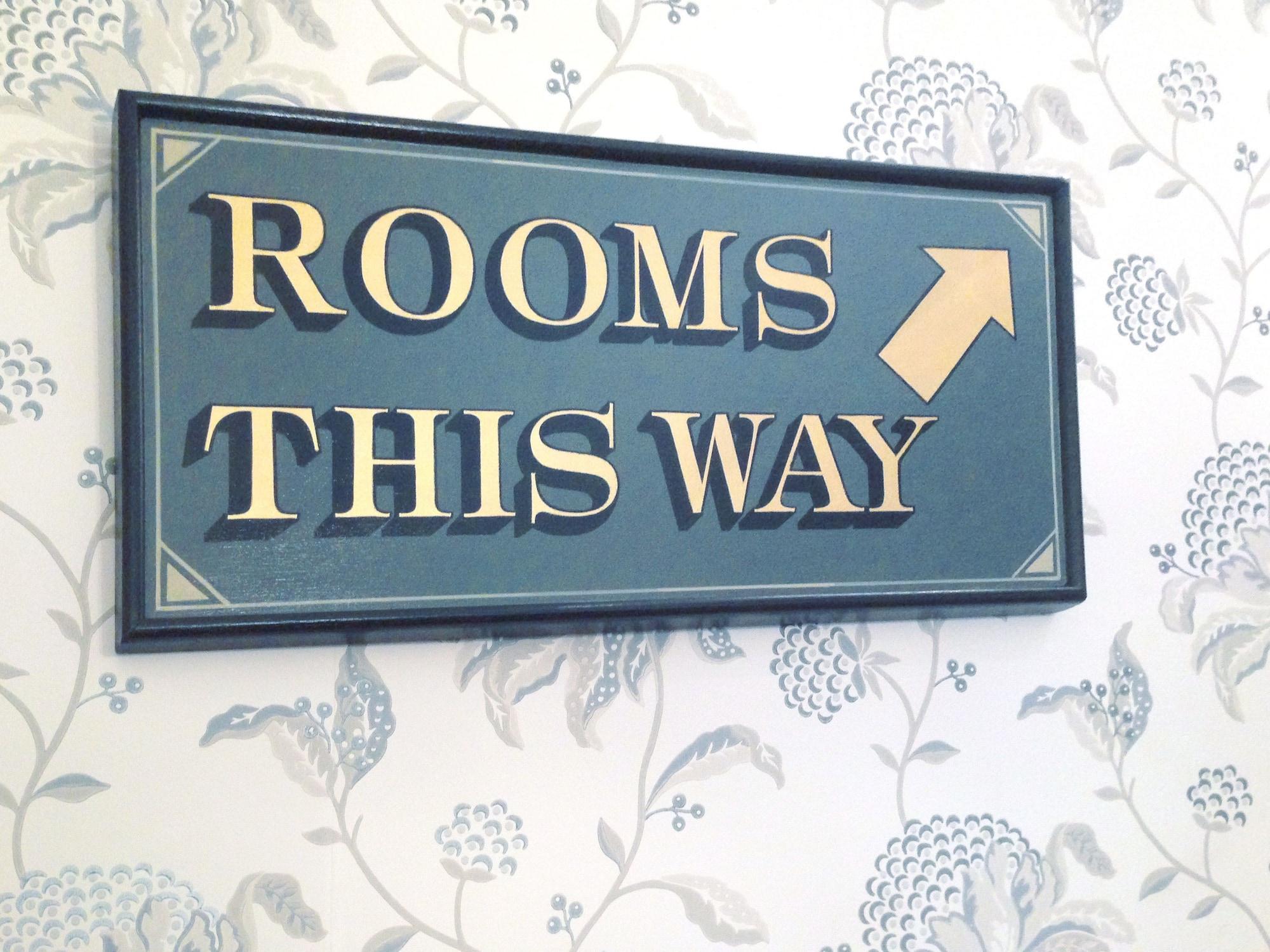 Vista Lobby The Clerk & Well Pub & Rooms