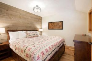 Alquiler Vacacional - Large Village loft w/ Private Hot Tub & Own Sauna