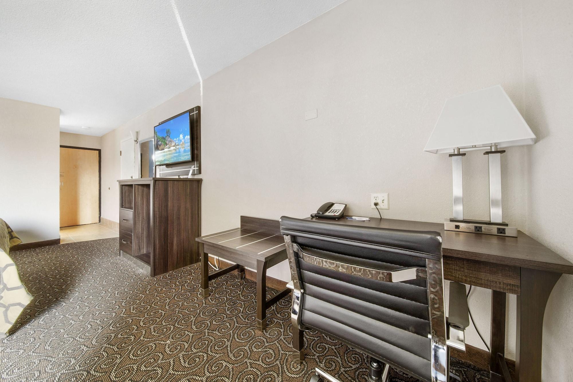 Set de Habitación Baymont by Wyndham Muncie Near Ball State University