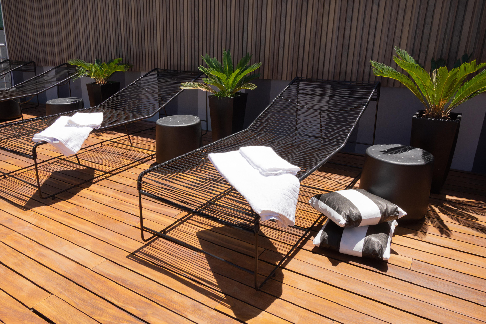 Vista Piscina Hotel Bys Palermo