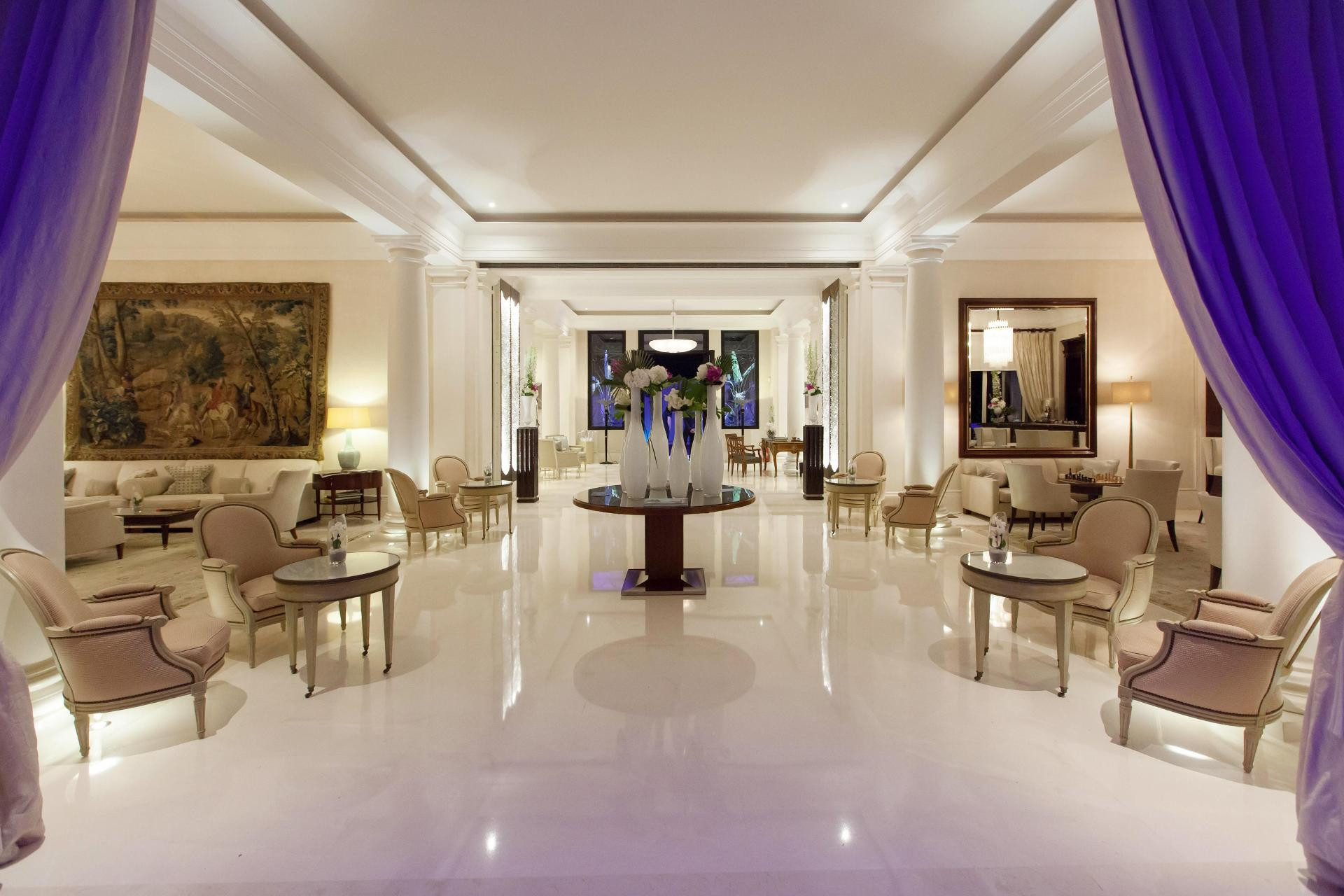 Vista Lobby Cap Estel