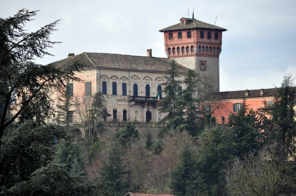 Varios Il Castello di Bubbio